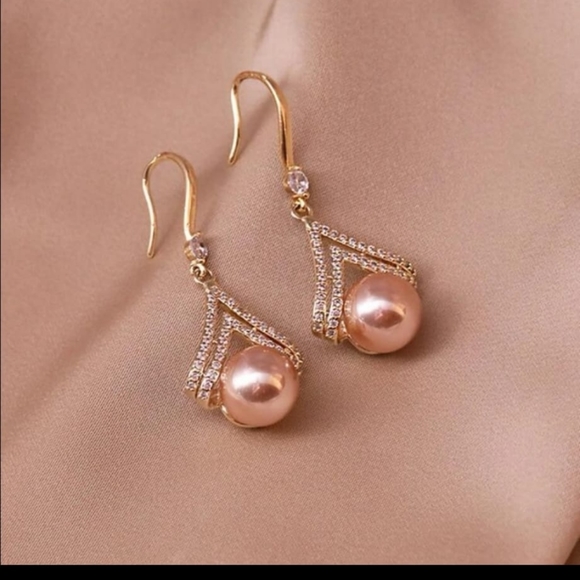 Pearl earring - Picture 2 of 3